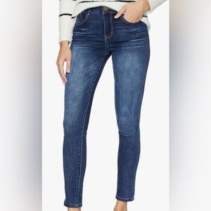 High-rise ankle jeans. Size 16. Brand new, never worn.